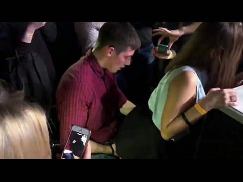 ❤️ Echter Sex in einem russischen Nachtclub. 18-jährige russische Mädchen in den Anus und Vagina gefickt in einem Nachtclub Fucking bei porn de.port-amurasso.ru ️❤