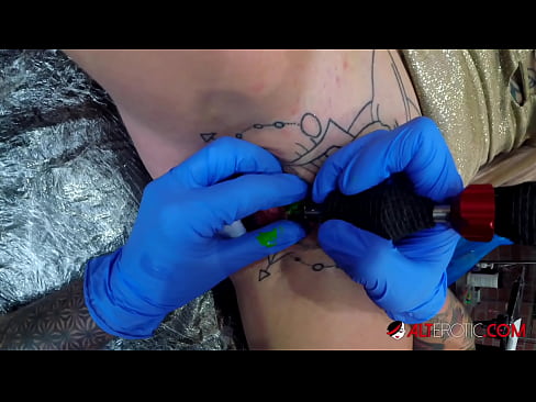 ❤️ Extrem tätowierte Hottie Sully Savage hat ein Tattoo auf ihrer Klitoris Fucking bei porn de.port-amurasso.ru ️❤